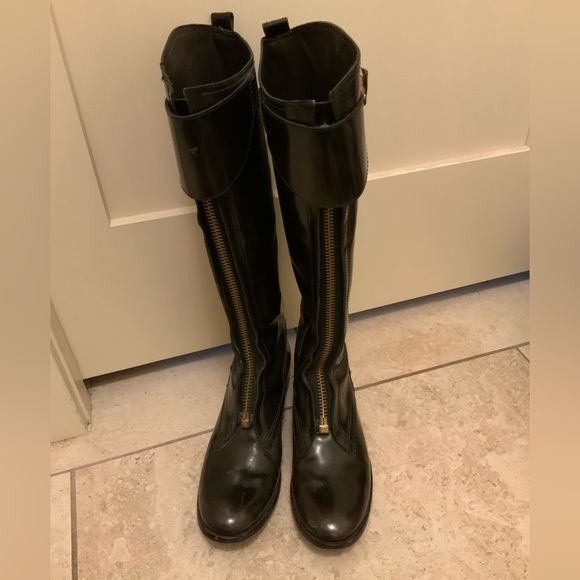 ⭐️⭐️⭐️SOLD⭐️⭐️⭐️Tory Burch Brown patent leather Riding boots Size 8.5 - Picture 2 of 11